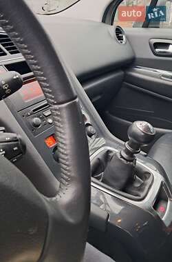 Микровэн Peugeot 5008 2011 в 