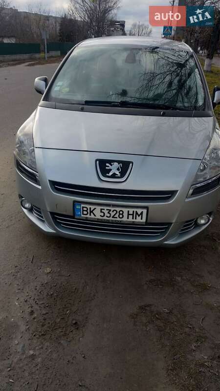 Универсал Peugeot 5008 2011 в Звенигородке
