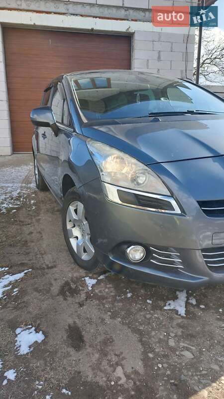 Мікровен Peugeot 5008 2011 в Бориславі