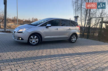 Микровэн Peugeot 5008 2012 в 