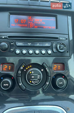 Микровэн Peugeot 5008 2012 в 