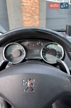 Микровэн Peugeot 5008 2012 в 