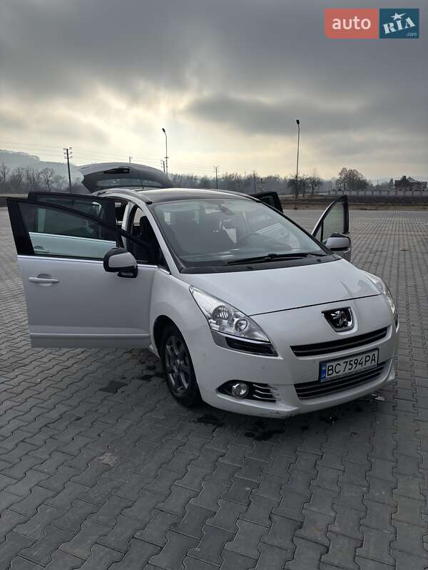 Микровэн Peugeot 5008 2012 в 