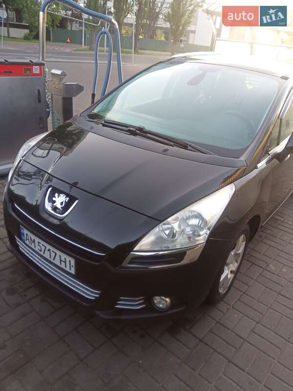 Микровэн Peugeot 5008 2013 в Киеве