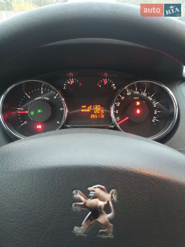 Микровэн Peugeot 5008 2013 в Киеве