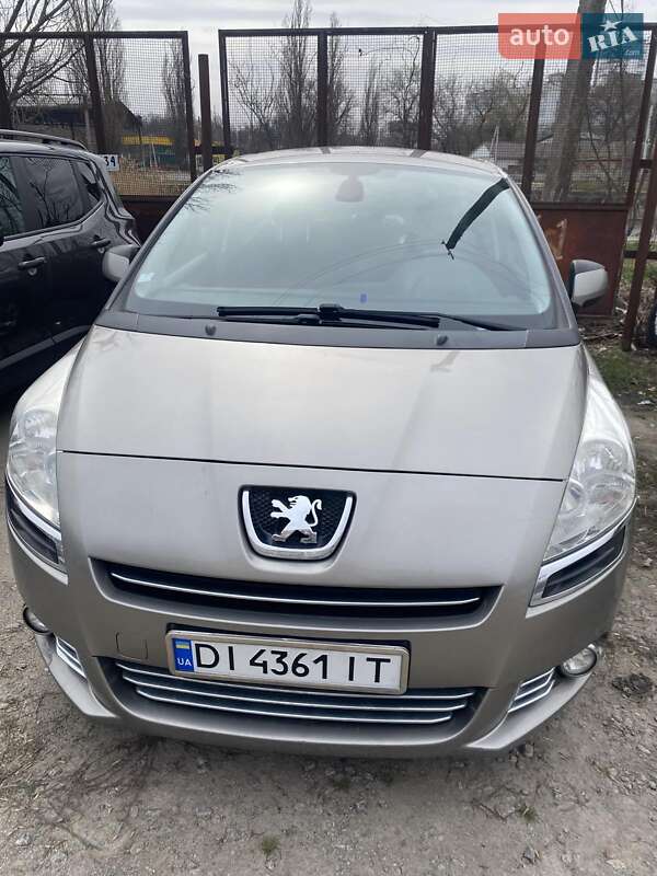 Микровэн Peugeot 5008 2011 в 