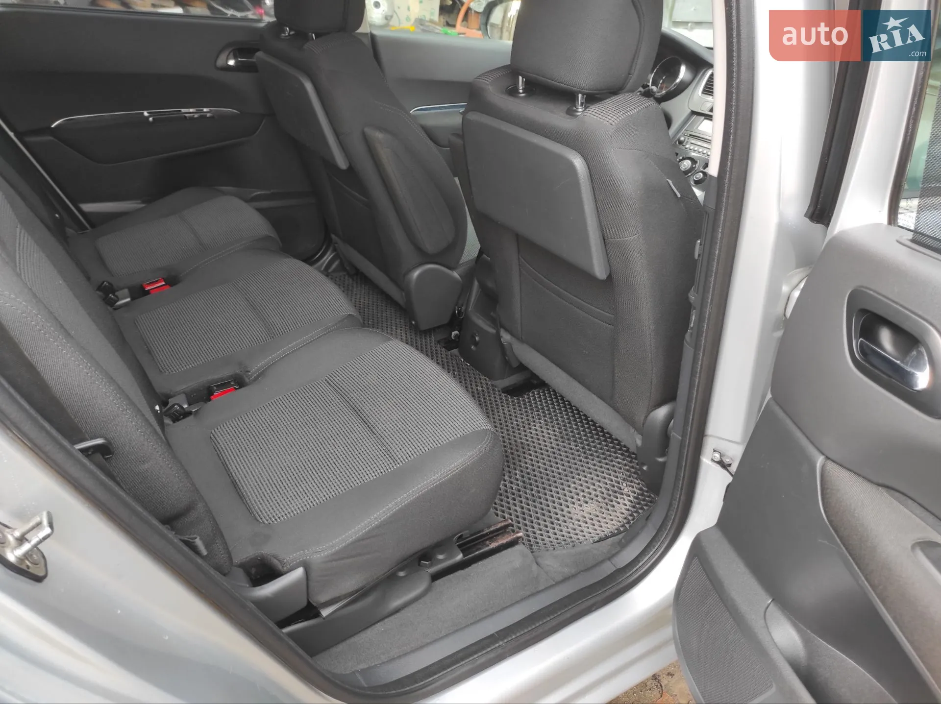 2010 Peugeot 5008 - мініатюра 13