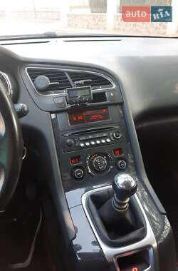 Микровэн Peugeot 5008 2010 в 