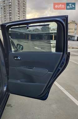 Микровэн Peugeot 5008 2012 в 
