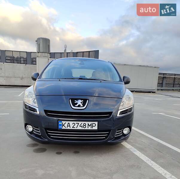 Микровэн Peugeot 5008 2012 в 
