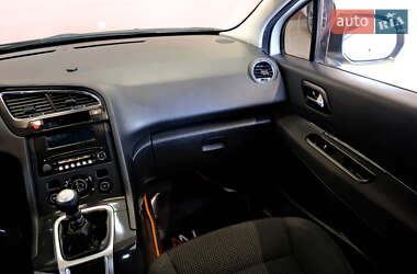 Микровэн Peugeot 5008 2015 в 