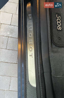 Микровэн Peugeot 5008 2013 в 