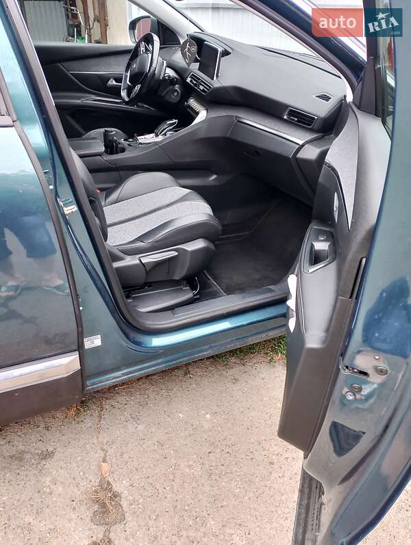 Позашляховик / Кросовер Peugeot 5008 2017 в Благовіщенську