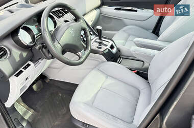 Мікровен Peugeot 5008 2011 в 