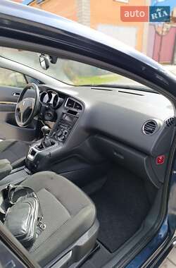 Микровэн Peugeot 5008 2010 в 