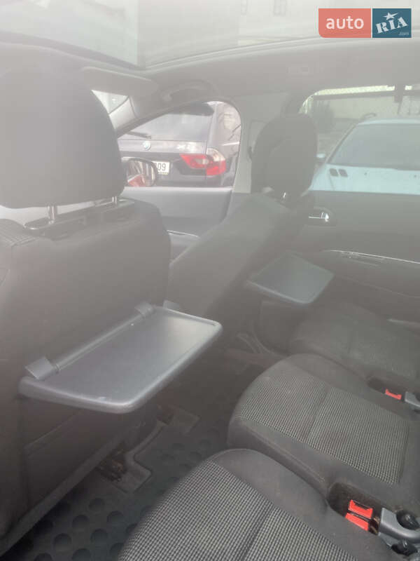 Мікровен Peugeot 5008 2011 в Стрию