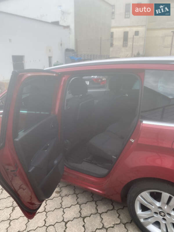 Мікровен Peugeot 5008 2011 в Стрию