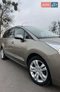Микровэн Peugeot 5008 2012 в 