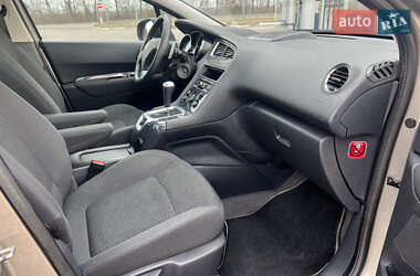 Микровэн Peugeot 5008 2012 в 