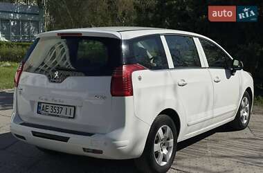 Позашляховик / Кросовер Peugeot 5008 2016 в 