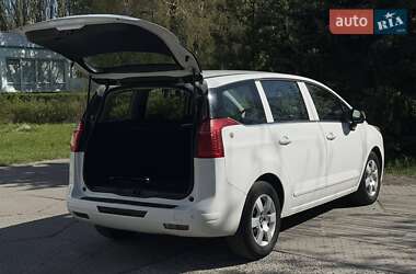 Позашляховик / Кросовер Peugeot 5008 2016 в 