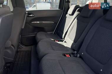 Позашляховик / Кросовер Peugeot 5008 2016 в 