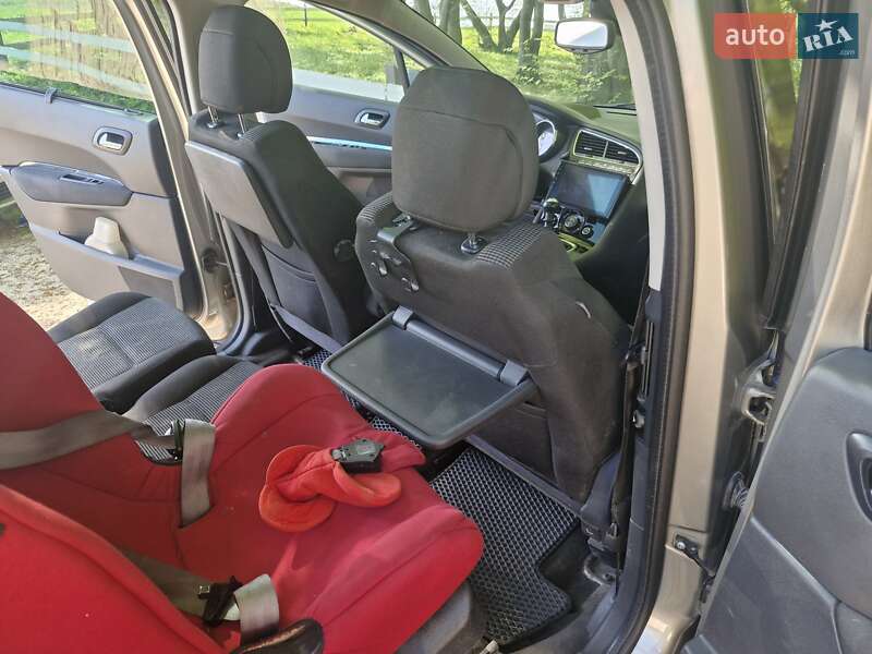 Микровэн Peugeot 5008 2010 в Рогатине