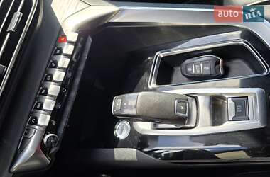 Позашляховик / Кросовер Peugeot 5008 2019 в 