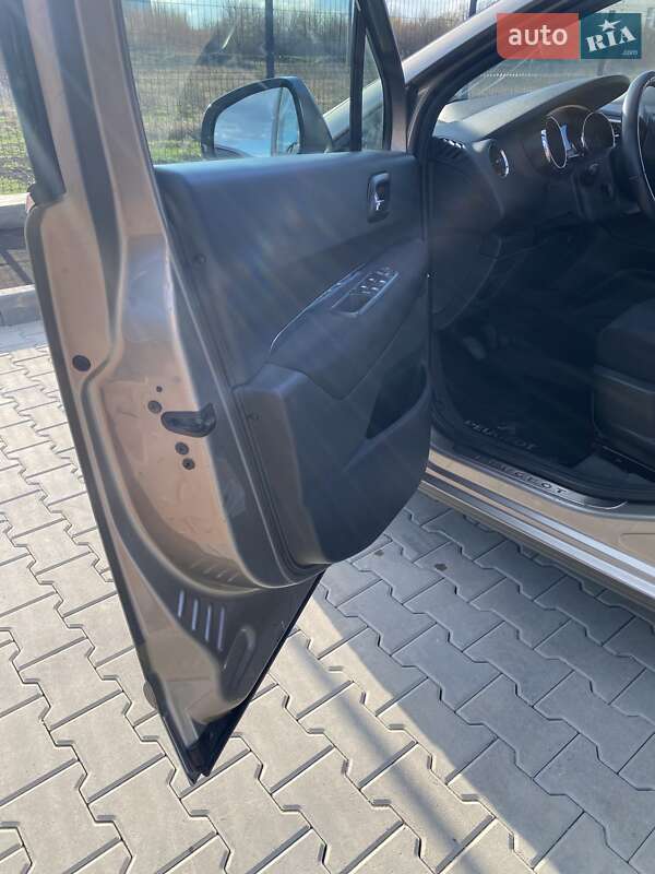 Мікровен Peugeot 5008 2011 в Вінниці