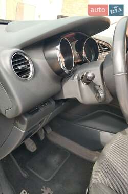 Мікровен Peugeot 5008 2011 в 