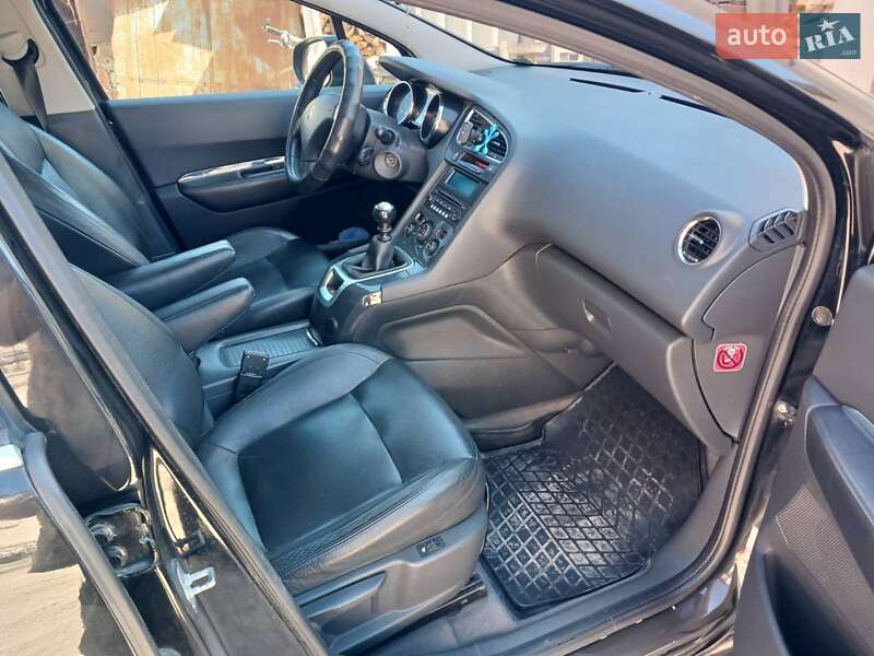 Мікровен Peugeot 5008 2010 в Хоросткові