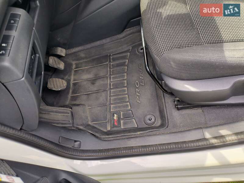 Мікровен Peugeot 5008 2016 в Чернівцях