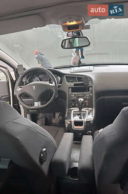 Микровэн Peugeot 5008 2013 в 