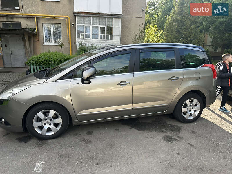 Микровэн Peugeot 5008 2013 в 