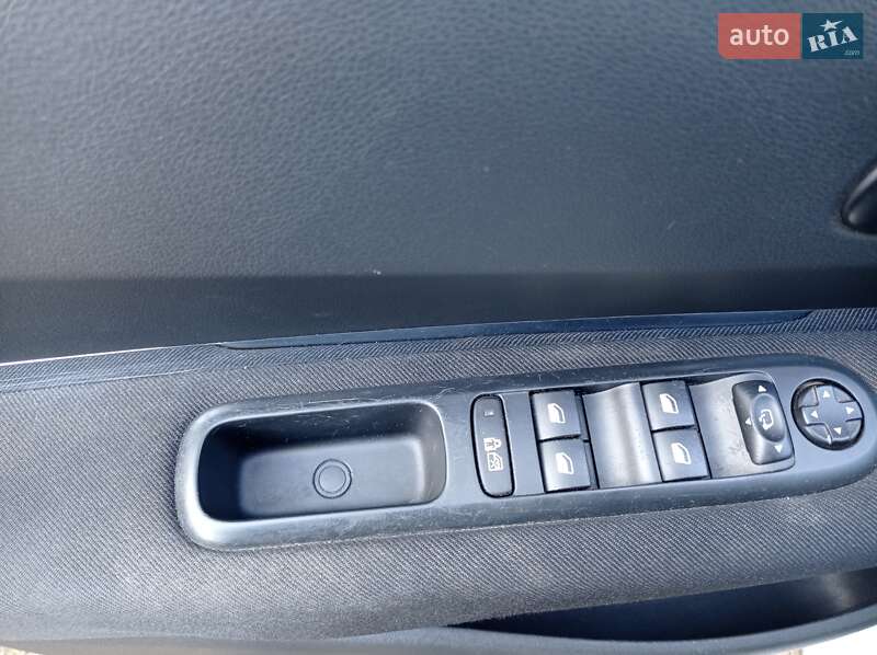 Микровэн Peugeot 5008 2011 в Кропивницком