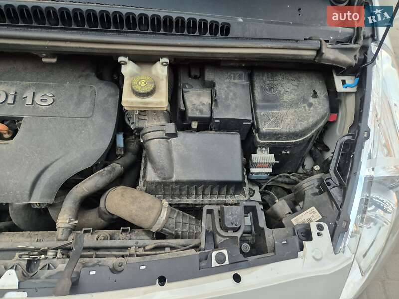 Мікровен Peugeot 5008 2011 в Млиніві