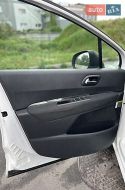 Мікровен Peugeot 5008 2011 в 
