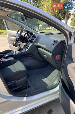 Мікровен Peugeot 5008 2011 в 