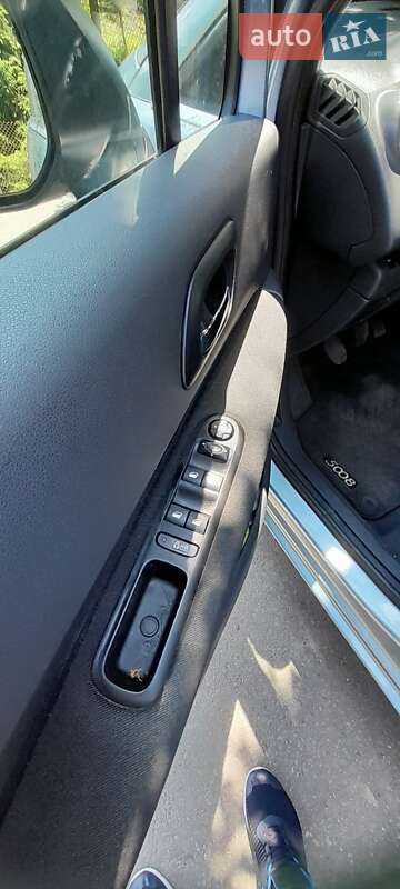 Мікровен Peugeot 5008 2009 в Стрию