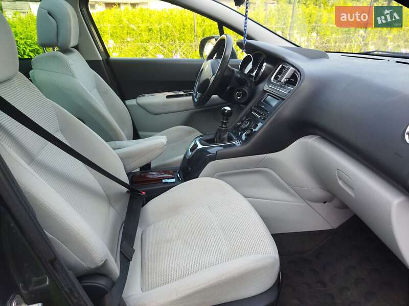 Микровэн Peugeot 5008 2009 в Дубно