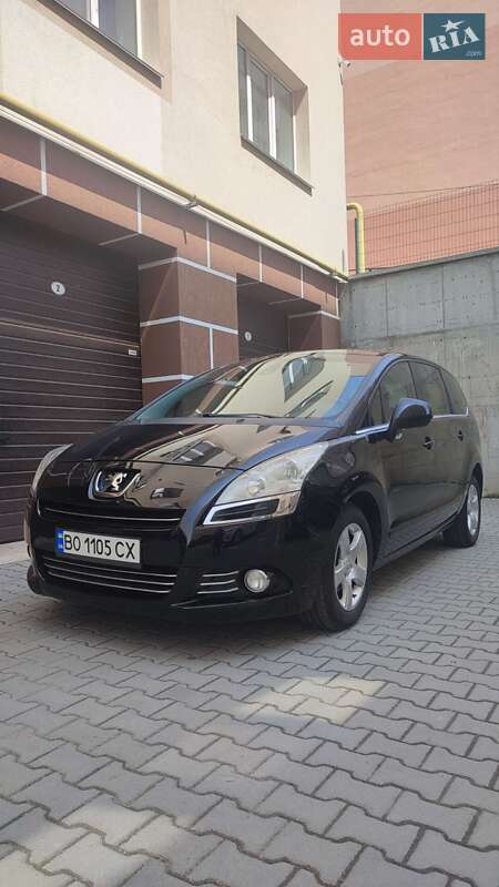 Peugeot 5008 2011