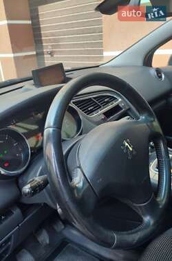 Микровэн Peugeot 5008 2011 в 