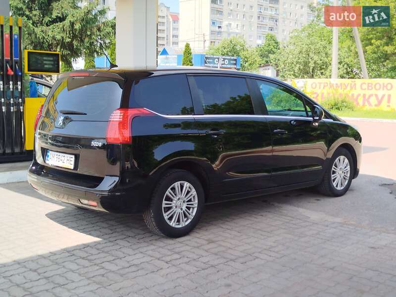 Микровэн Peugeot 5008 2010 в Житомире