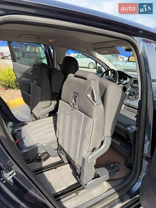 Микровэн Peugeot 5008 2013 в Виннице