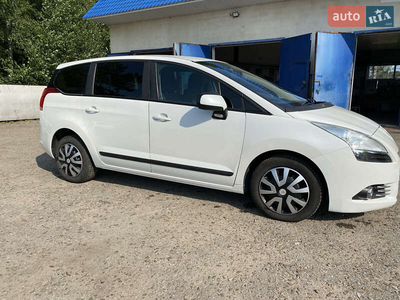 Микровэн Peugeot 5008 2013 в Калуше