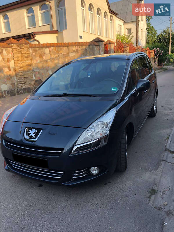 Peugeot 5008 2011