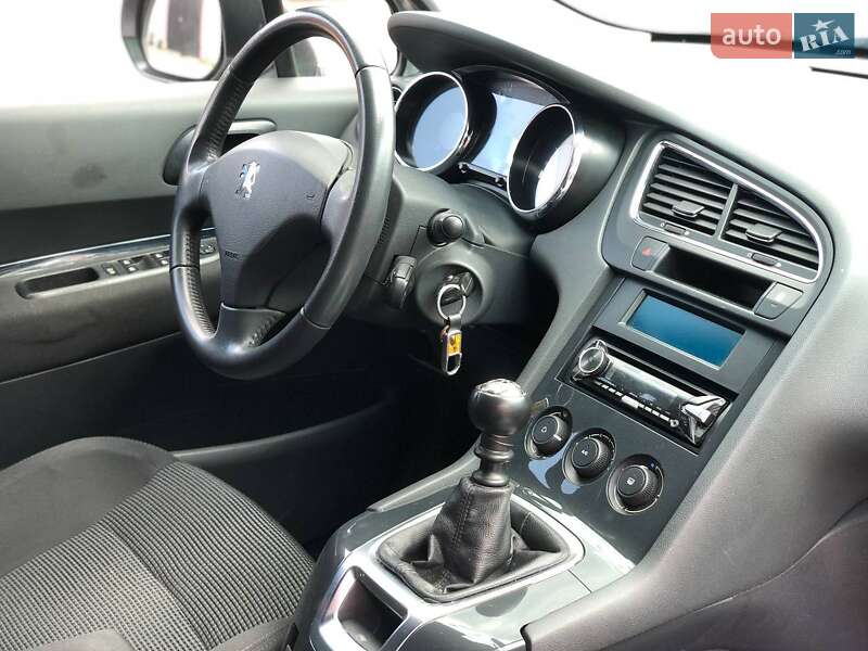 Мікровен Peugeot 5008 2011 в Ковелі