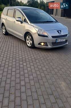Мікровен Peugeot 5008 2011 в Долині