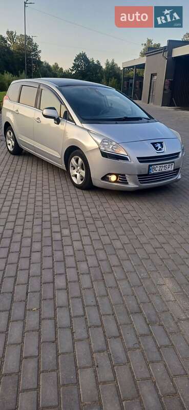 Peugeot 5008 2011