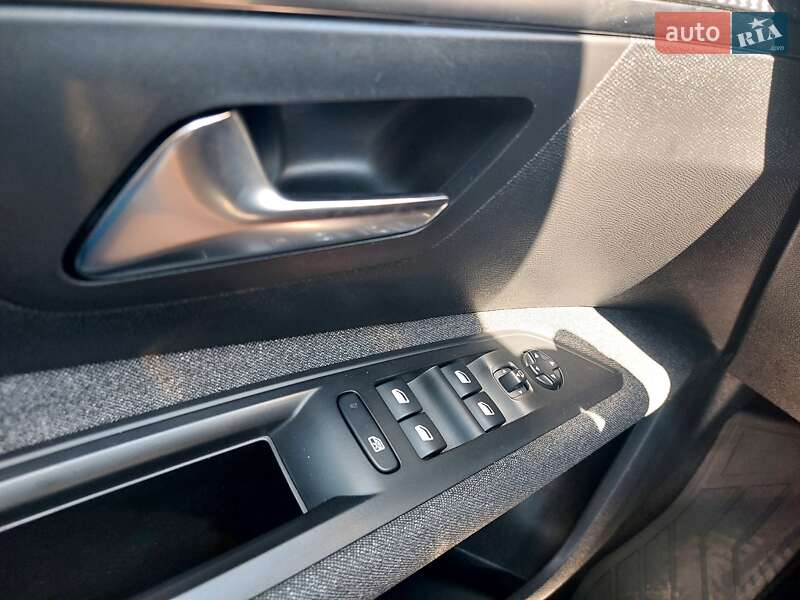 Позашляховик / Кросовер Peugeot 5008 2019 в Львові